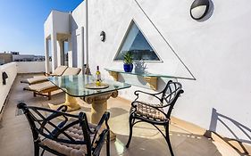 Stunning - Seaview Penthouse 3-Bed + Parking
